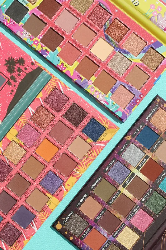 Weekend Discounts to Celebrate Take Me Away - 21 Eyeshadow Palette